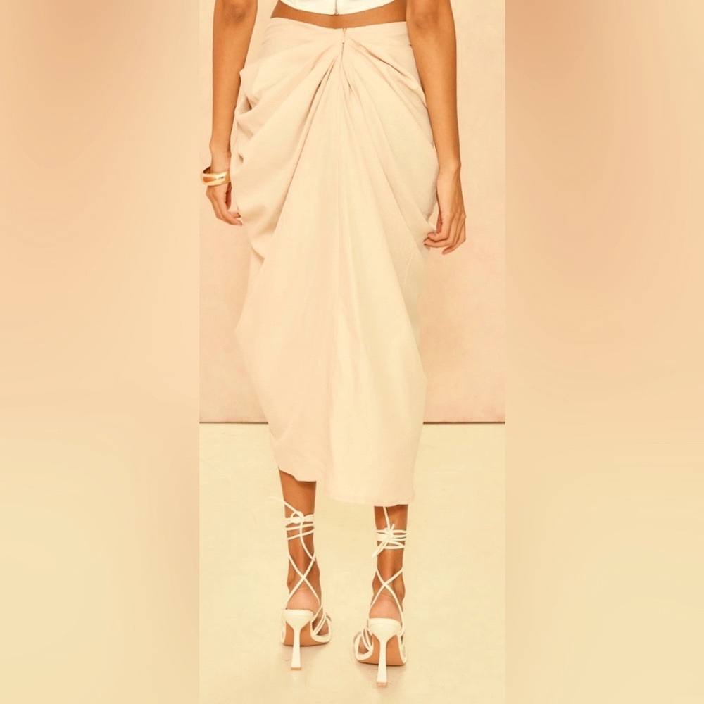 NWT PRETTY LITTLE THING Ruched Side Midi Skirt. COLOR: Natural. SIZE: (U… - Picture 2 of 10